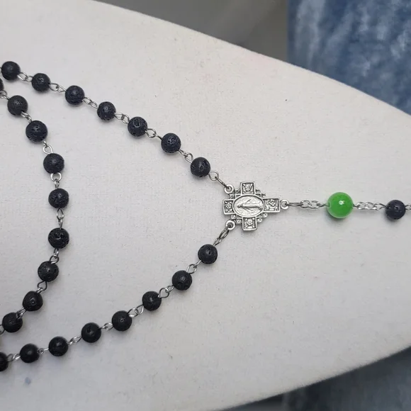 Elegant Rosary Beads Silver & Green Beaded Necklace with Miraculous Medal 19.5" - Picture 2 of 6